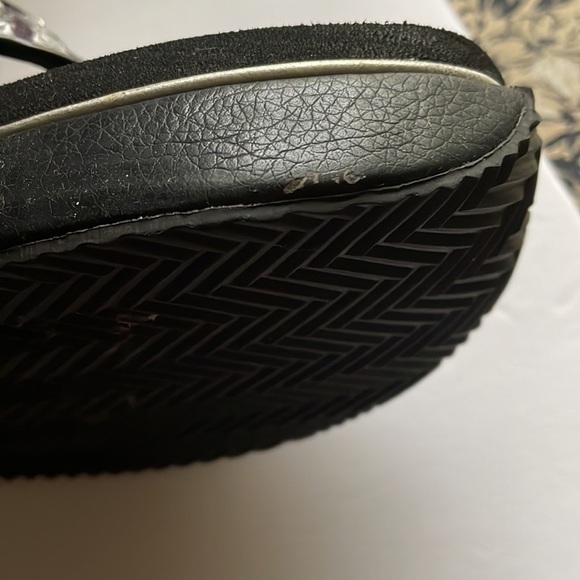 VOLATILE woman’s flip flop wedge, size 10, black with silver sequence, used. - Picture 7 of 15